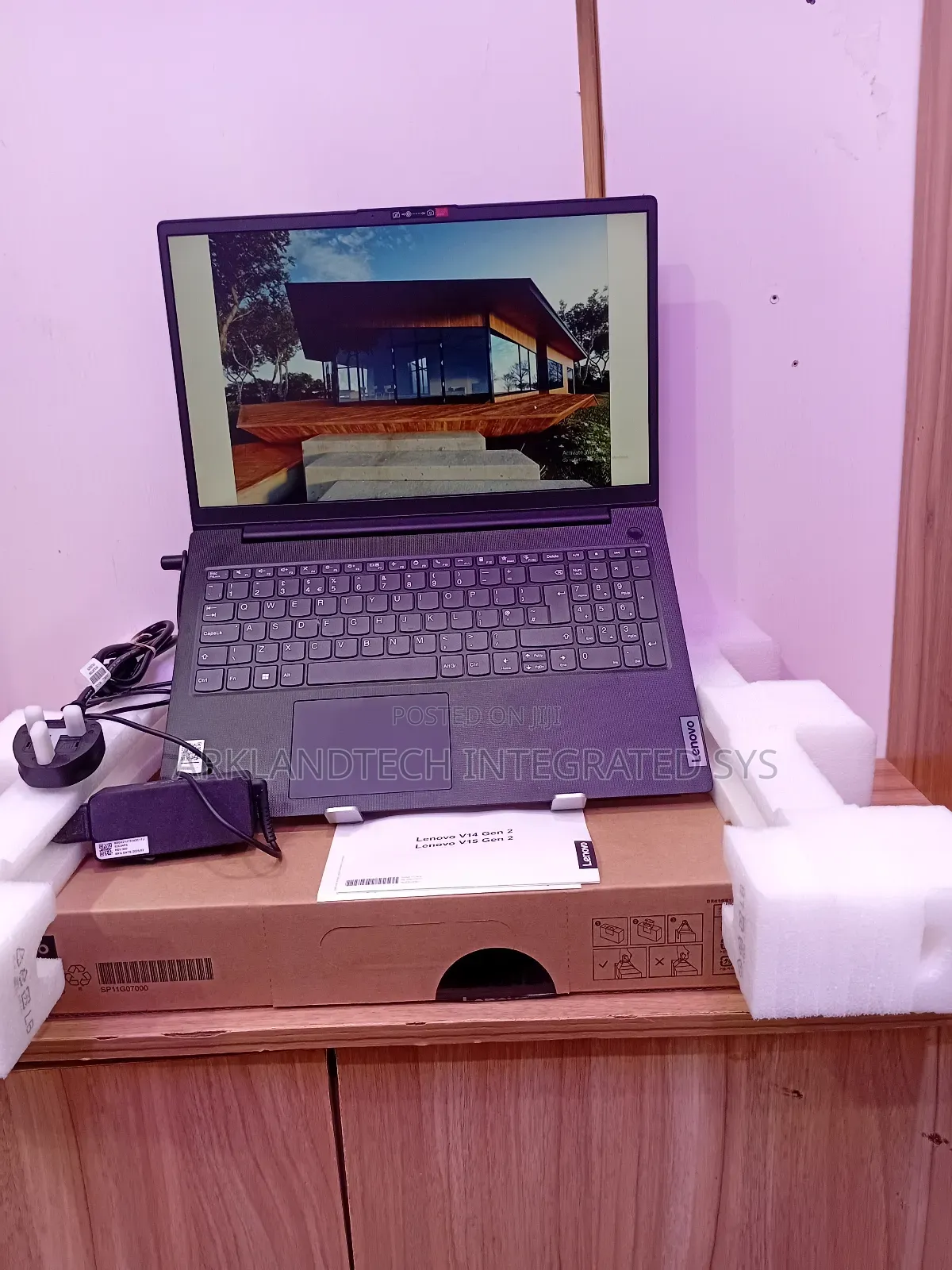 New Laptop Lenovo IdeaPad Y400 8GB Intel Core i3 SSD 256GB