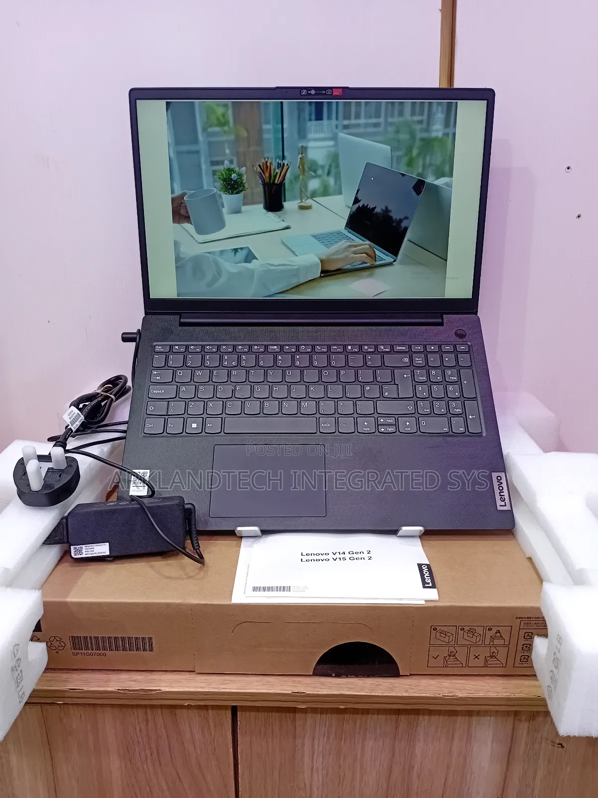 New Laptop Lenovo IdeaPad Y410p 8GB Intel Core i3 SSD 256GB