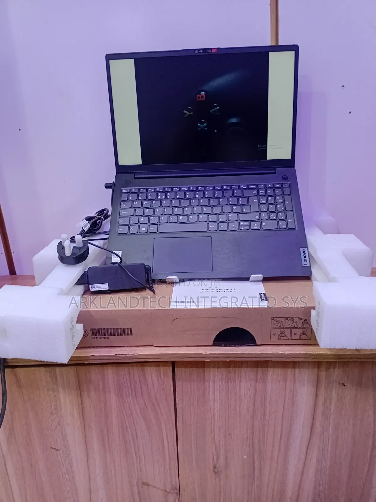 New Laptop Lenovo IdeaPad Y450 8GB Intel Core i3 SSD 256GB