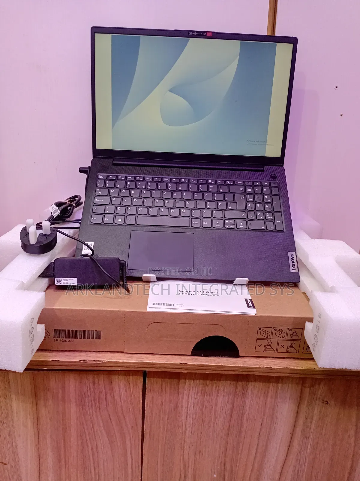 New Laptop Lenovo IdeaPad Y470p 8GB Intel Core i3 SSD 256GB