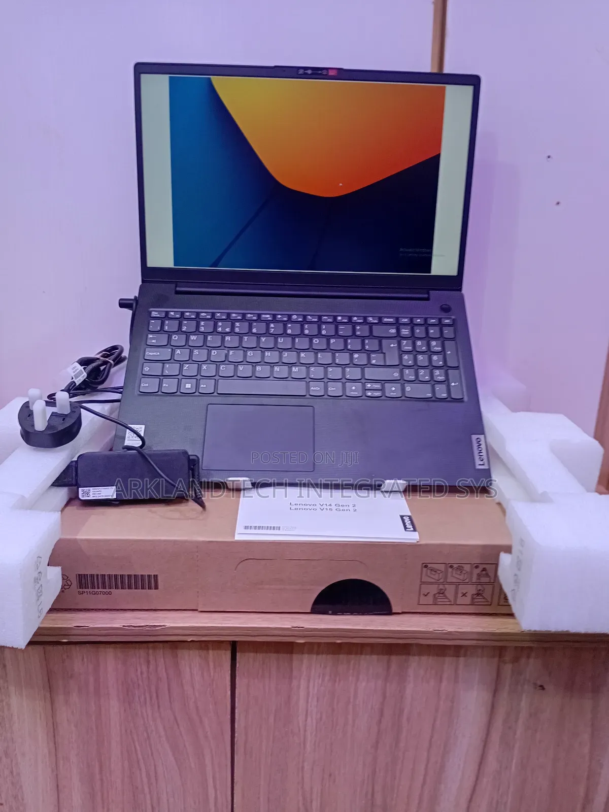 New Laptop Lenovo IdeaPad Y470p 8GB Intel Core i3 SSD 256GB