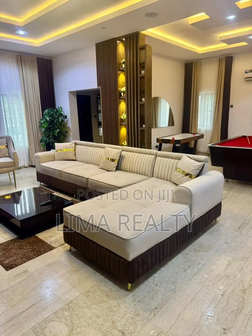 Luxury 5 Bed Self for Party and Normal Stay