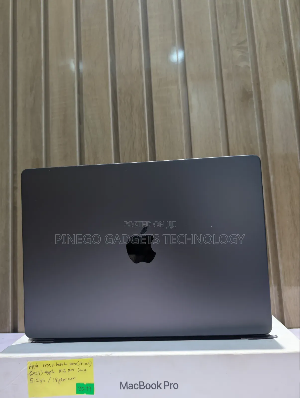 Laptop Apple MacBook Pro 2023 M3 14-Inch 18GB Apple M3 Pro SSD 512GB