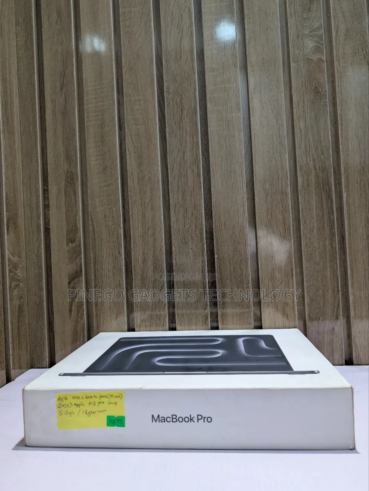 Laptop Apple MacBook Pro 2023 M3 14-Inch 18GB Apple M3 Pro SSD 512GB