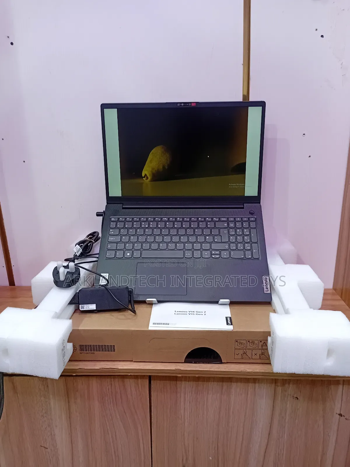 New Laptop Lenovo IdeaPad Y480 8GB Intel Core i3 SSD 256GB