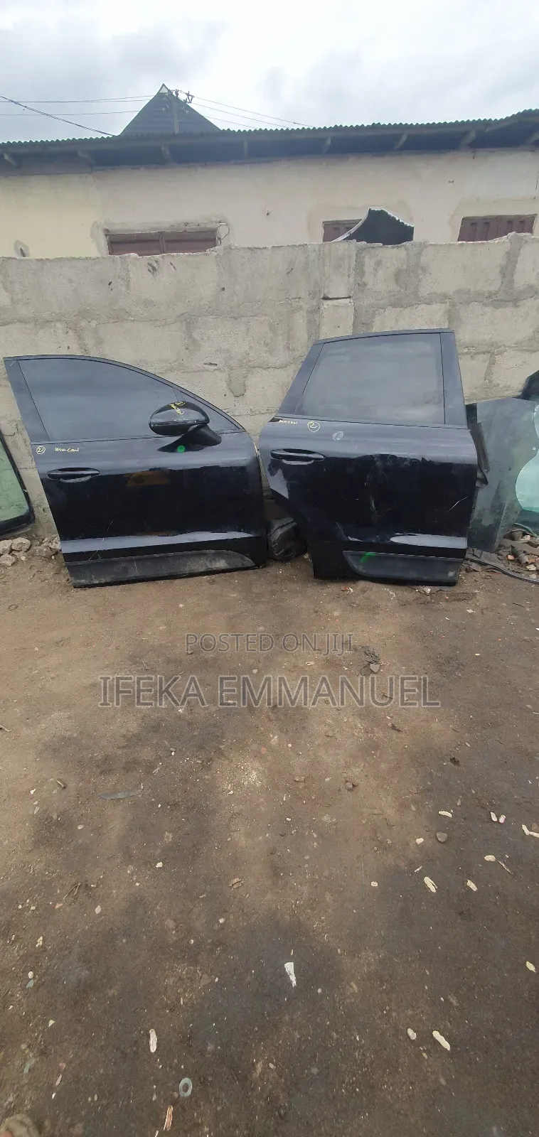 Door Porsche Macan