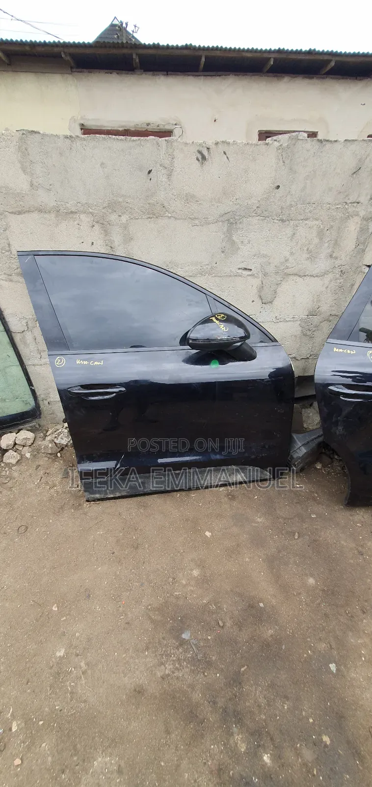 Door Porsche Macan