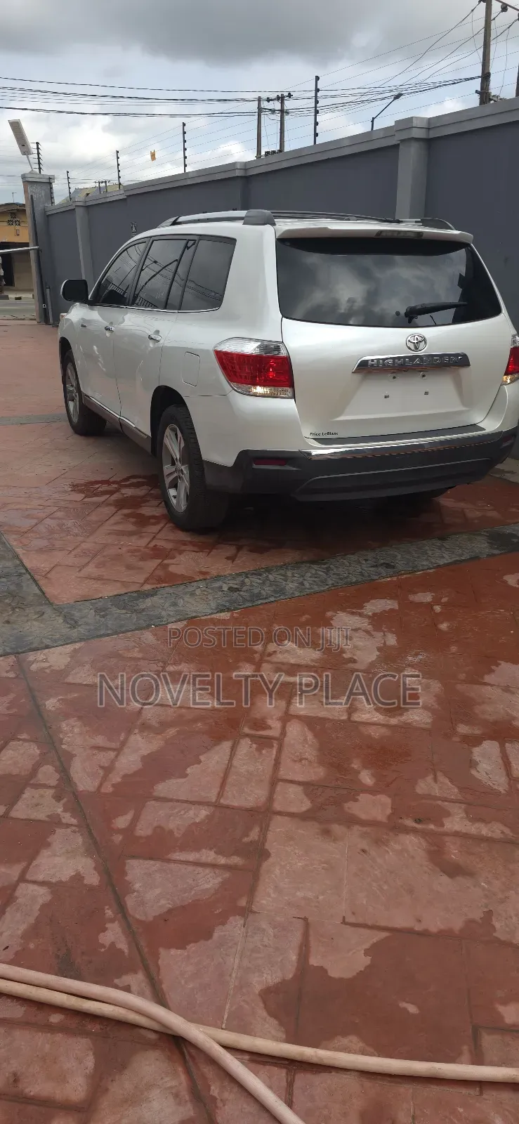 Toyota Highlander Limited 3.5l 4WD 2013 White