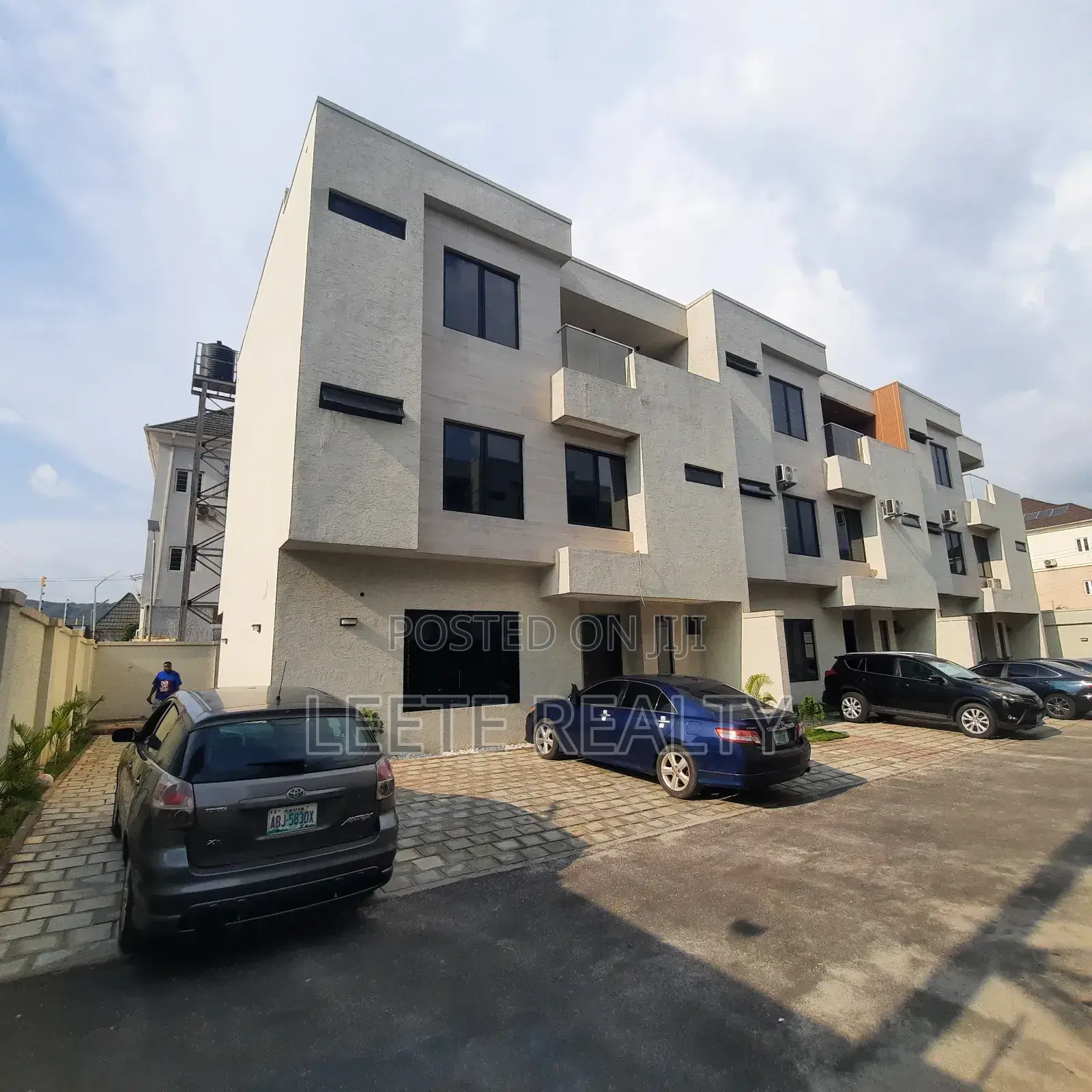 5bdrm Townhouse/Terrace in Jahi for sale