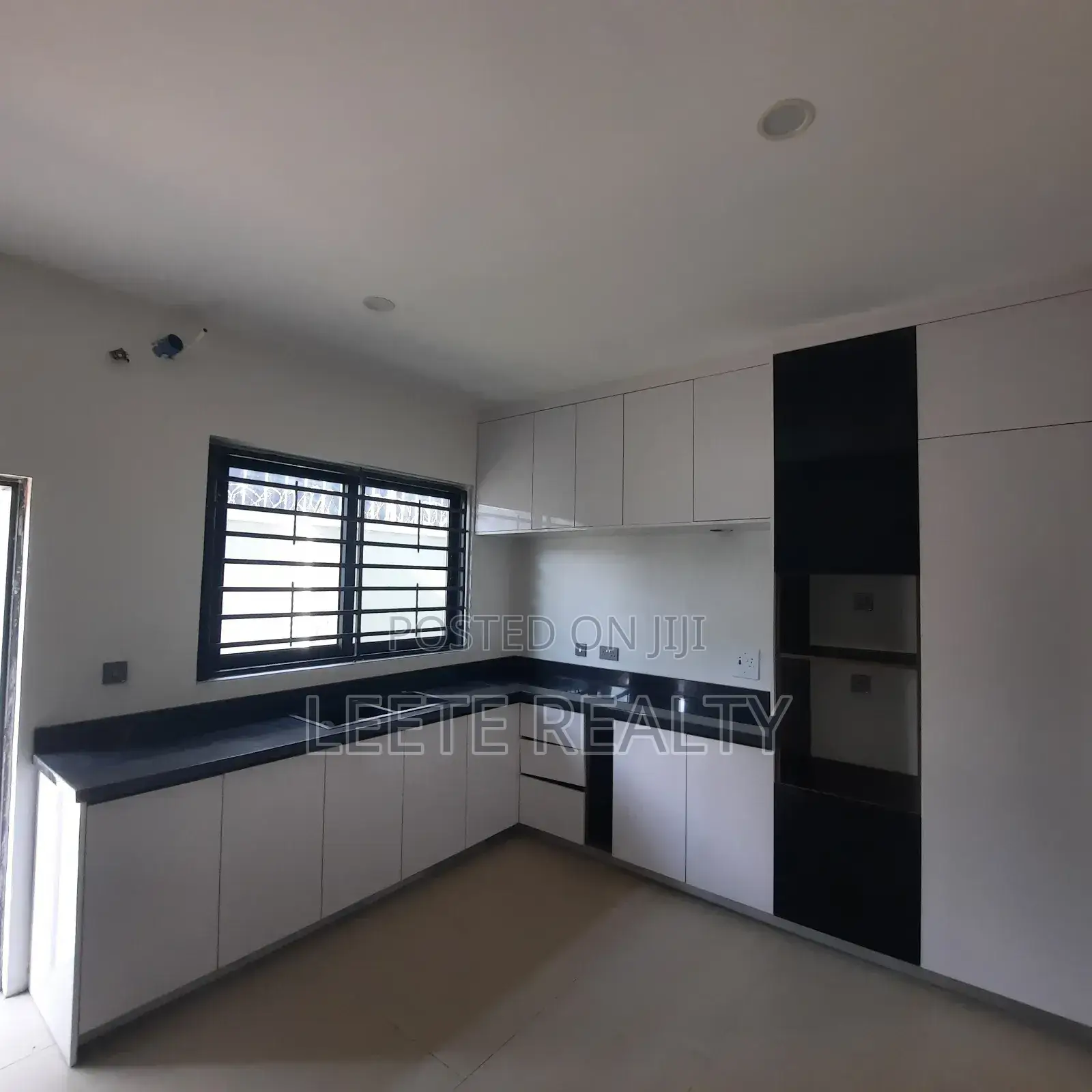 5bdrm Townhouse/Terrace in Jahi for sale