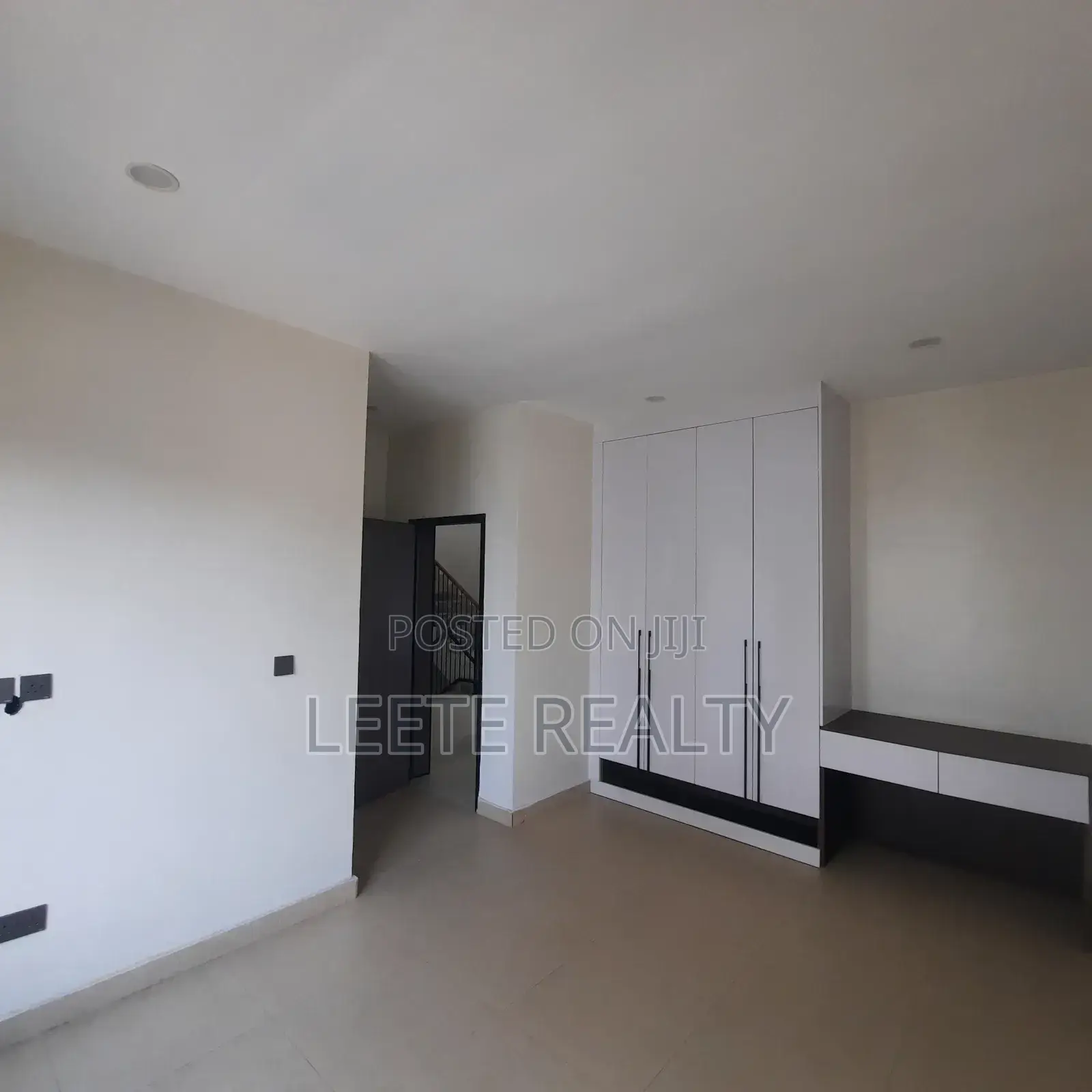 5bdrm Townhouse/Terrace in Jahi for sale