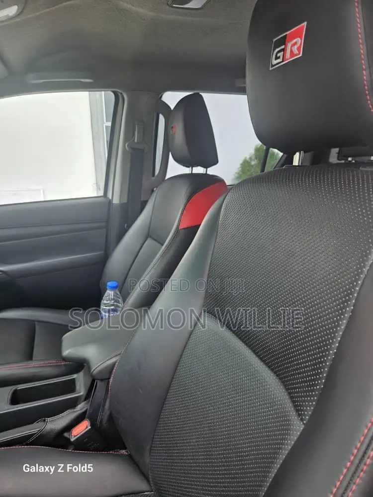 Toyota Hilux 2019 White