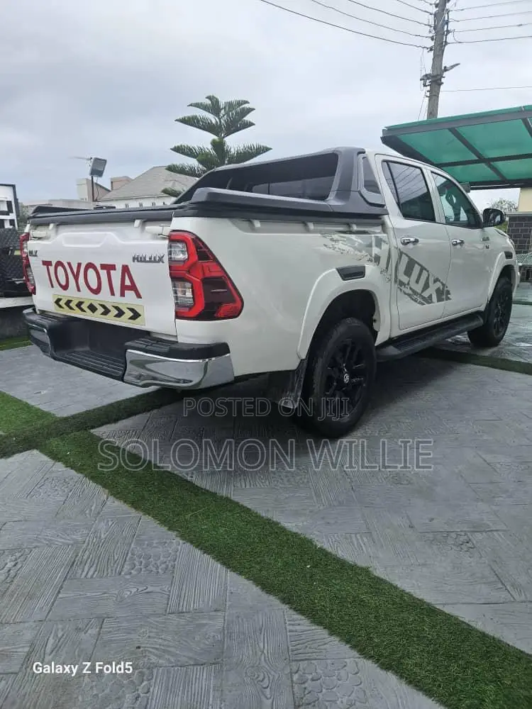 Toyota Hilux 2019 White