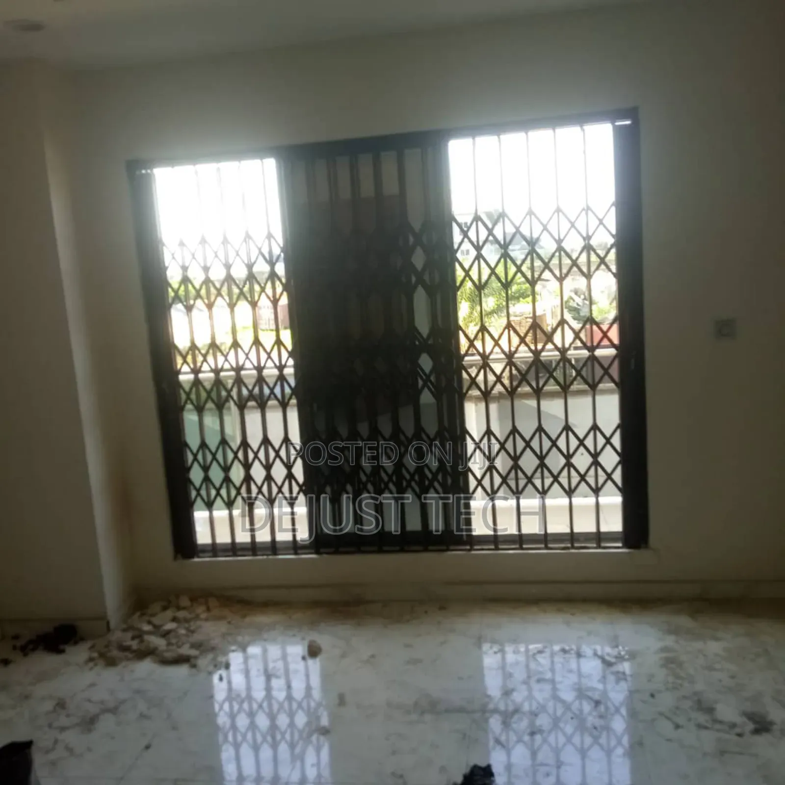 Classic Collapsible Barrier Door