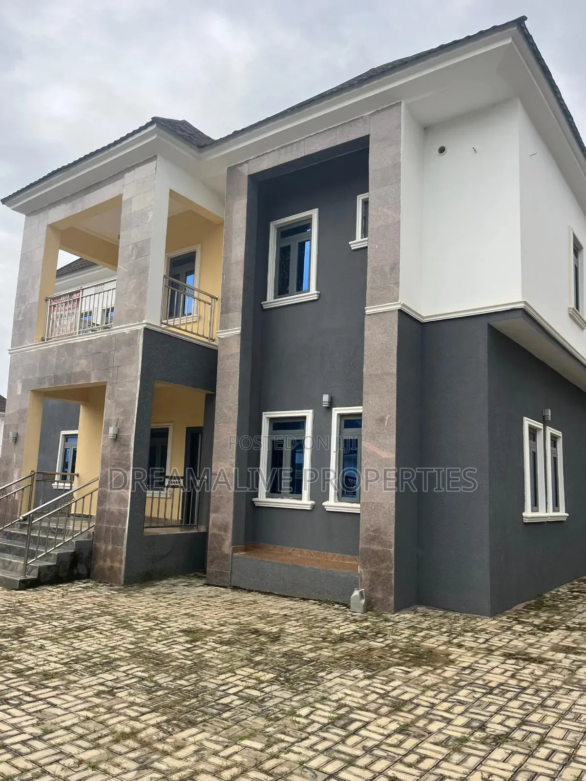 5bdrm Duplex in Estate, Gwarinpa for sale