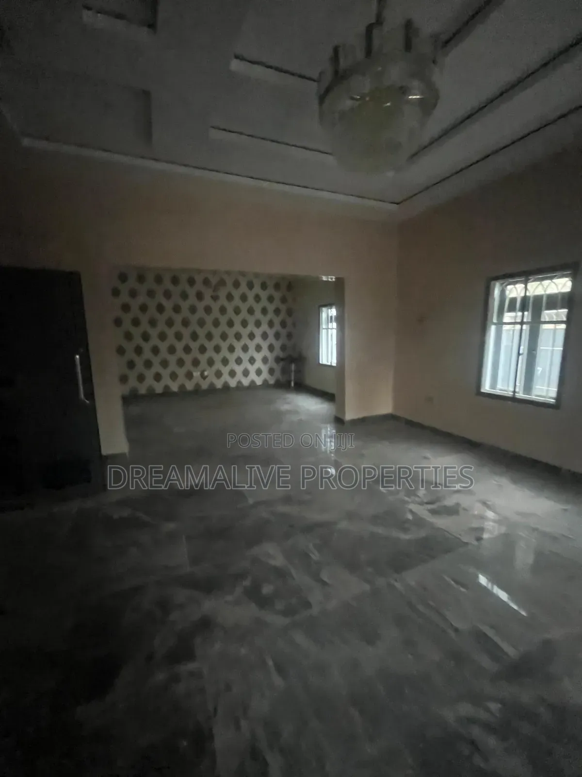 5bdrm Duplex in Estate, Gwarinpa for sale