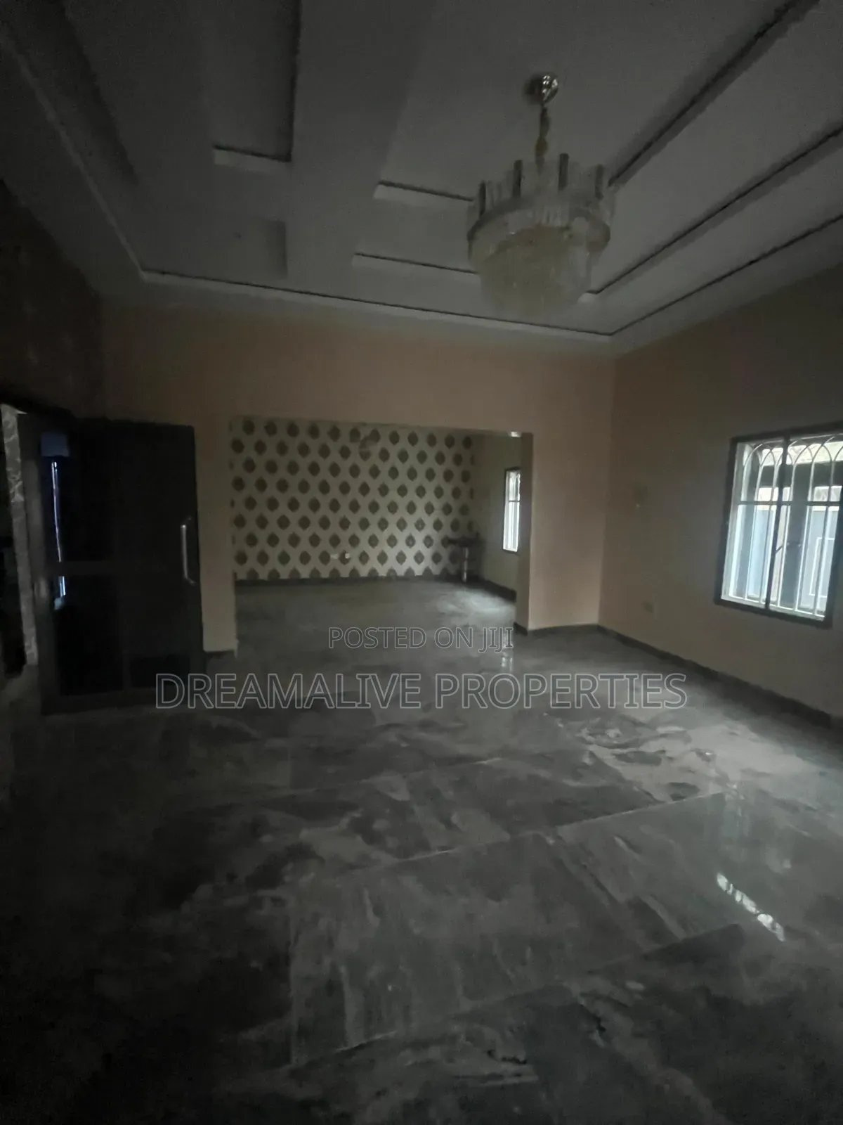 5bdrm Duplex in Estate, Gwarinpa for sale