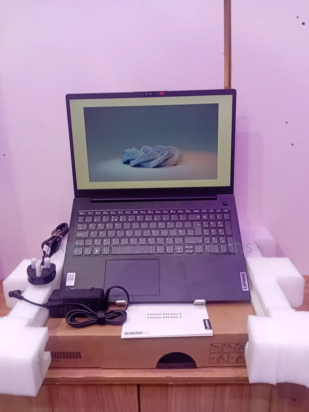 New Laptop Lenovo IdeaPad Z380 8GB Intel Core i3 SSD 256GB
