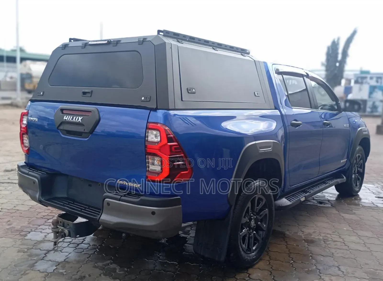 Toyota Hilux 2023 Blue
