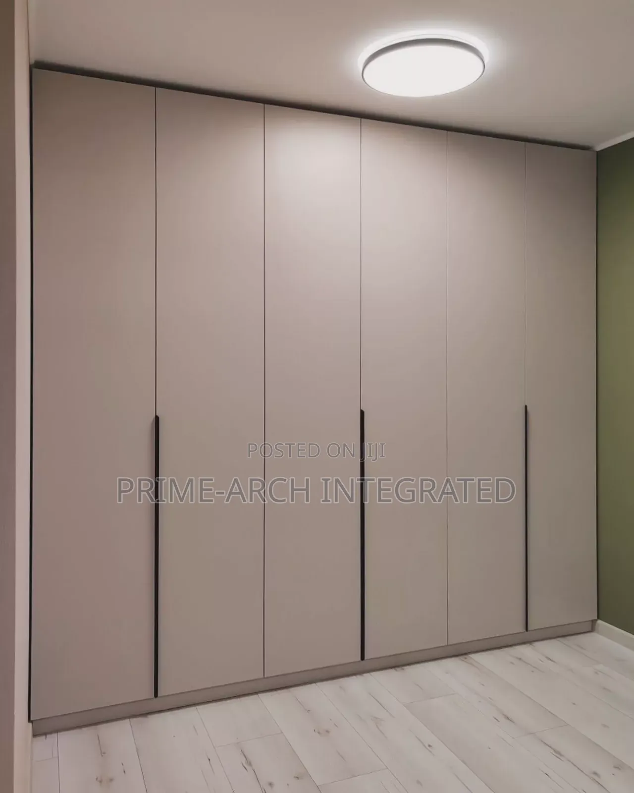Glossy Wardrobe