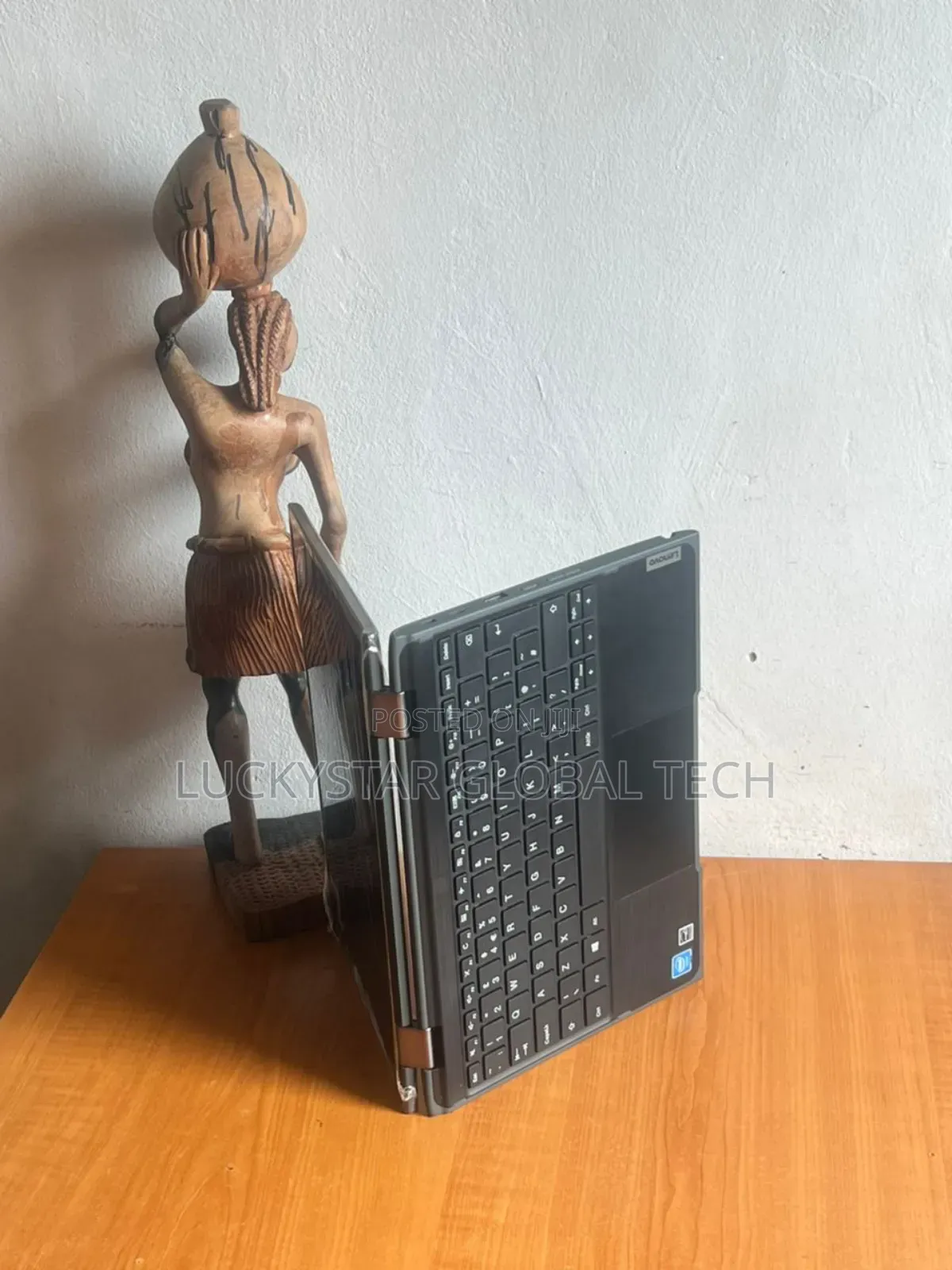 Laptop Lenovo 300e 4GB Intel Pentium SSD 60GB