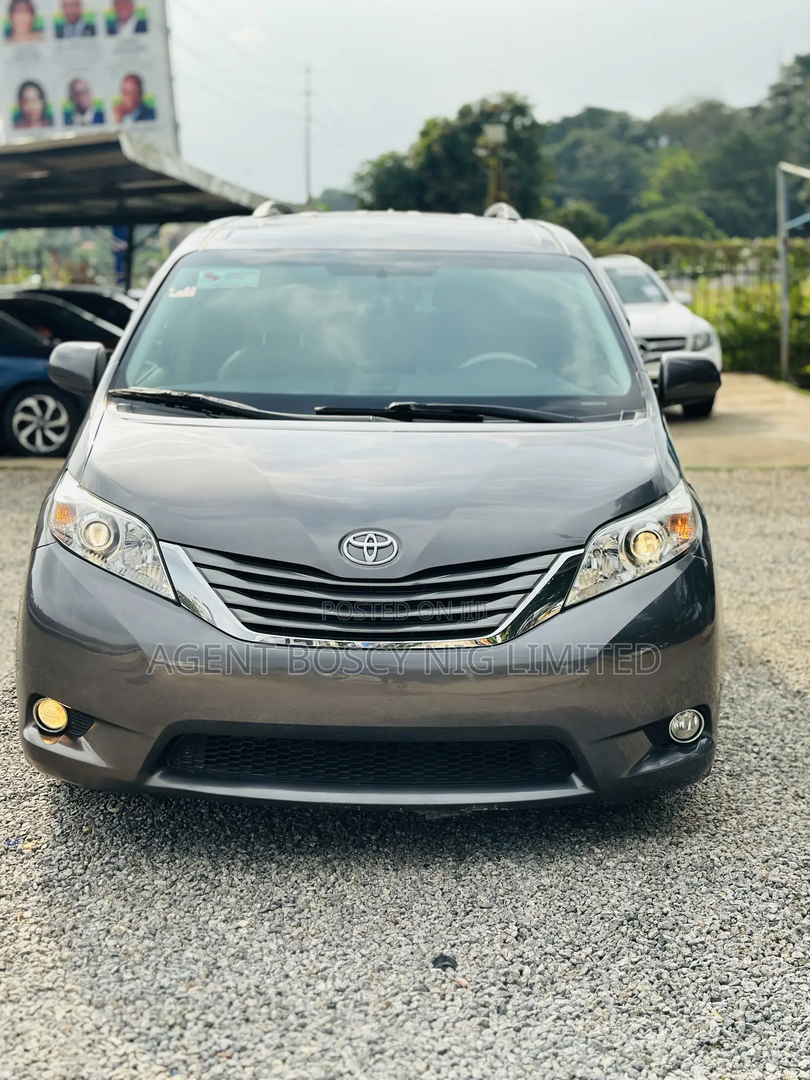 Toyota Sienna XLE 8-Passenger 4dr Minivan (3.5L 6cyl 6A) 2014 Gray