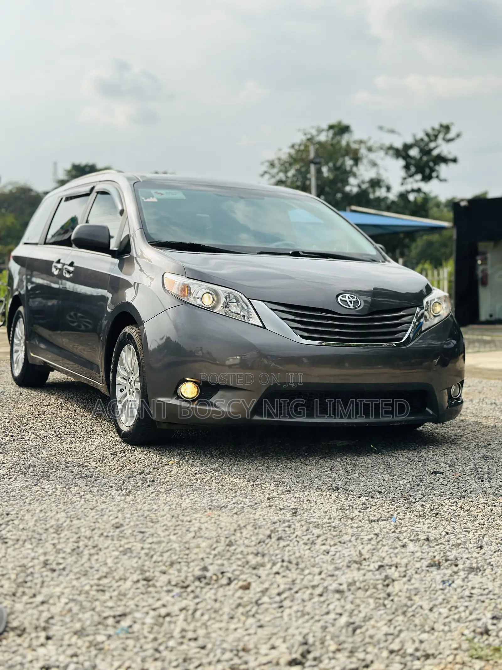 Toyota Sienna XLE 8-Passenger 4dr Minivan (3.5L 6cyl 6A) 2014 Gray