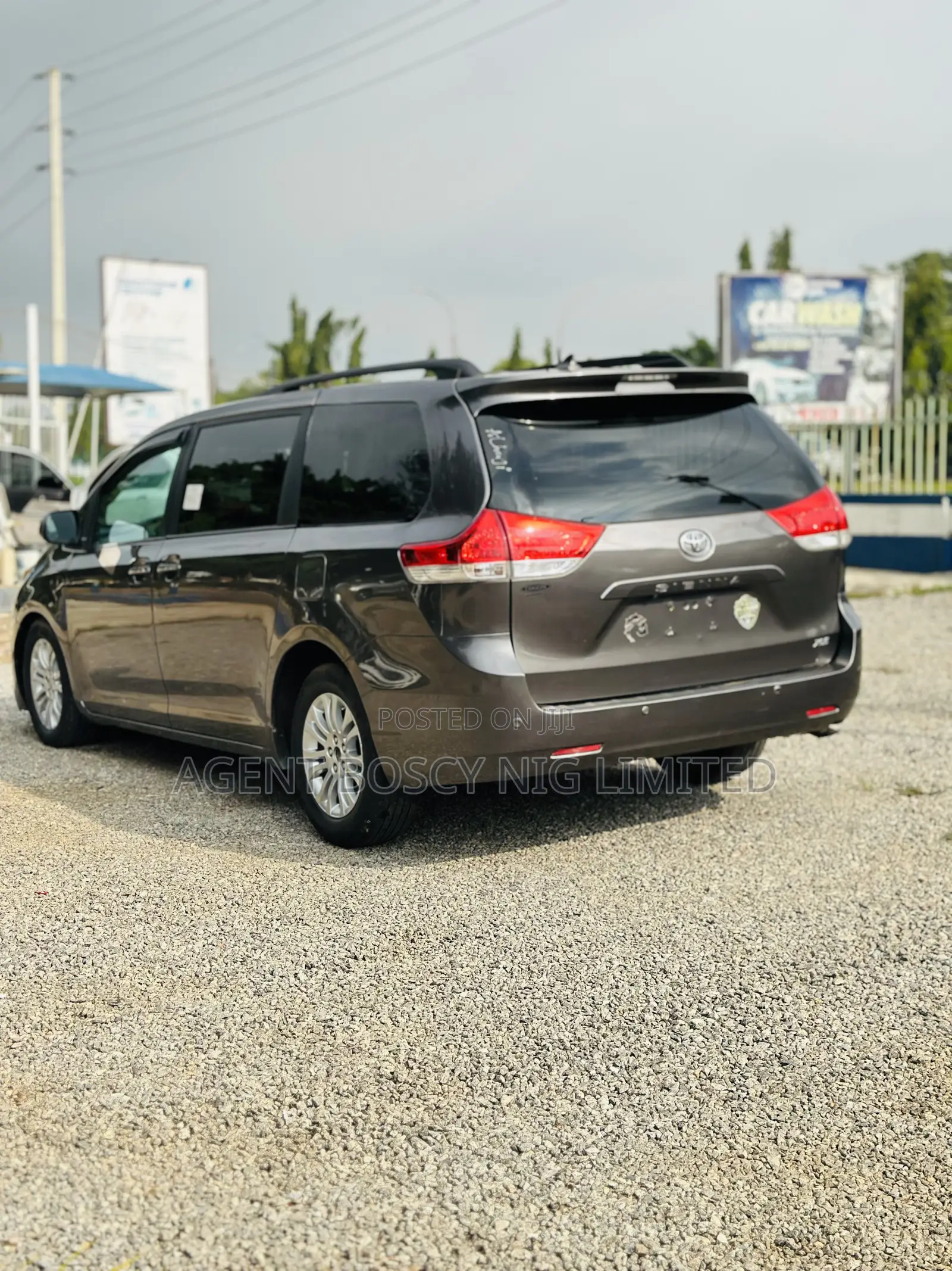 Toyota Sienna XLE 8-Passenger 4dr Minivan (3.5L 6cyl 6A) 2014 Gray