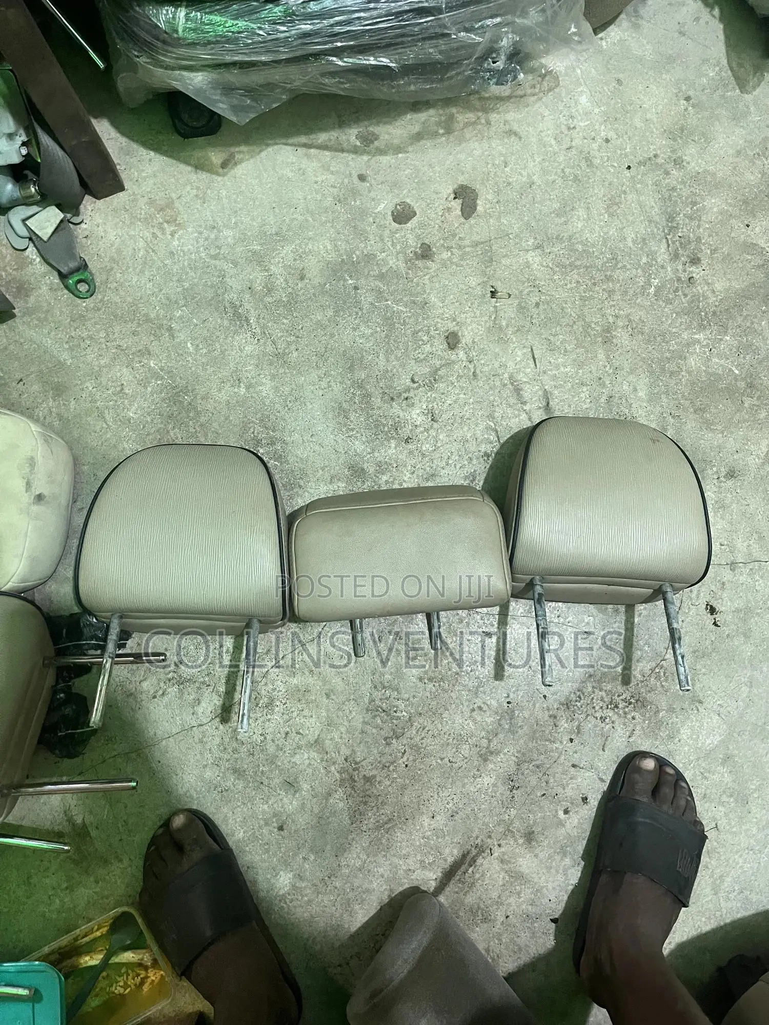 Complete Back Headrest Toyota Venza 2010-15 Available