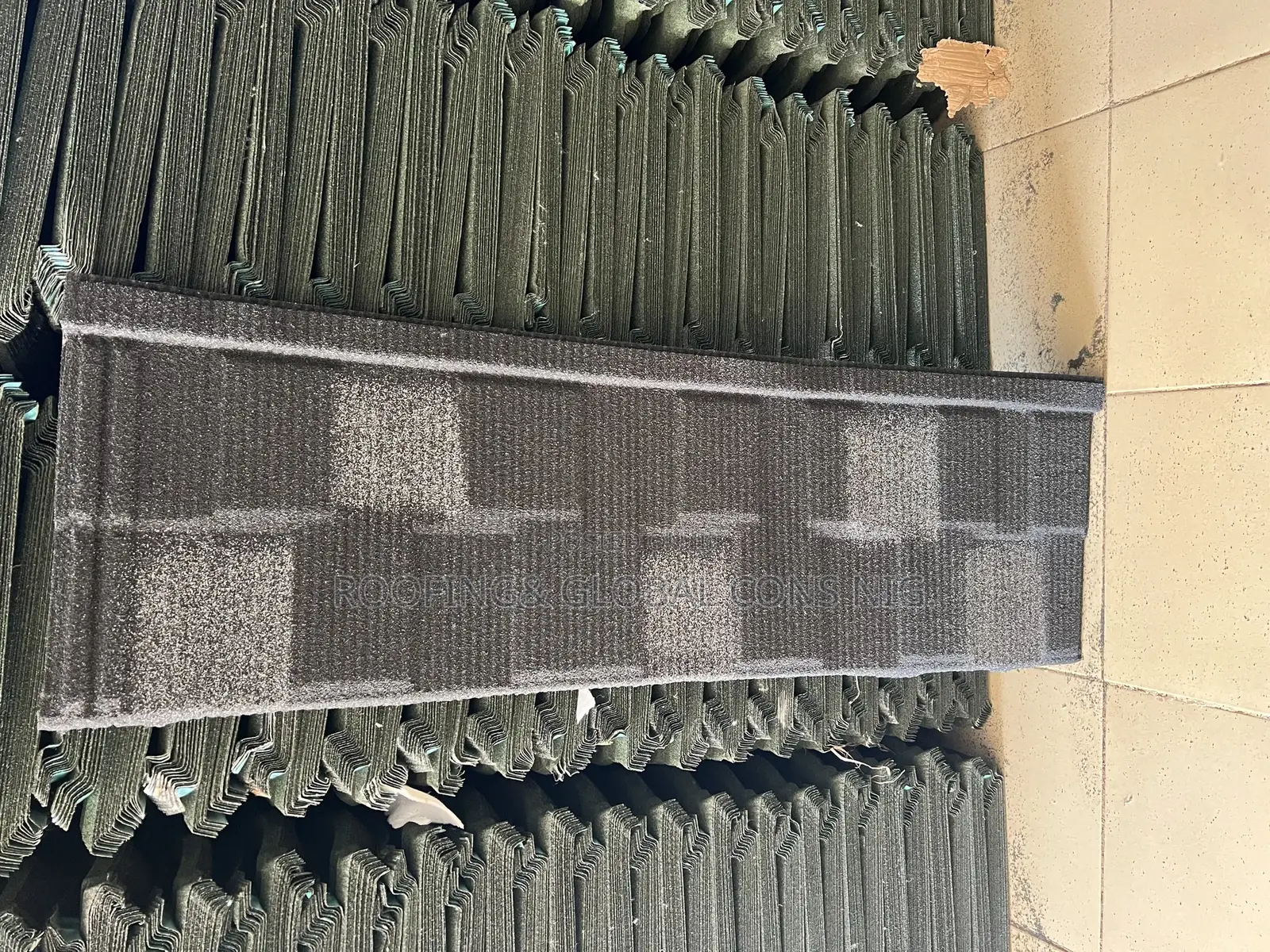 Quality Black With White Stone Patch Stone Coated Roofing Tiles