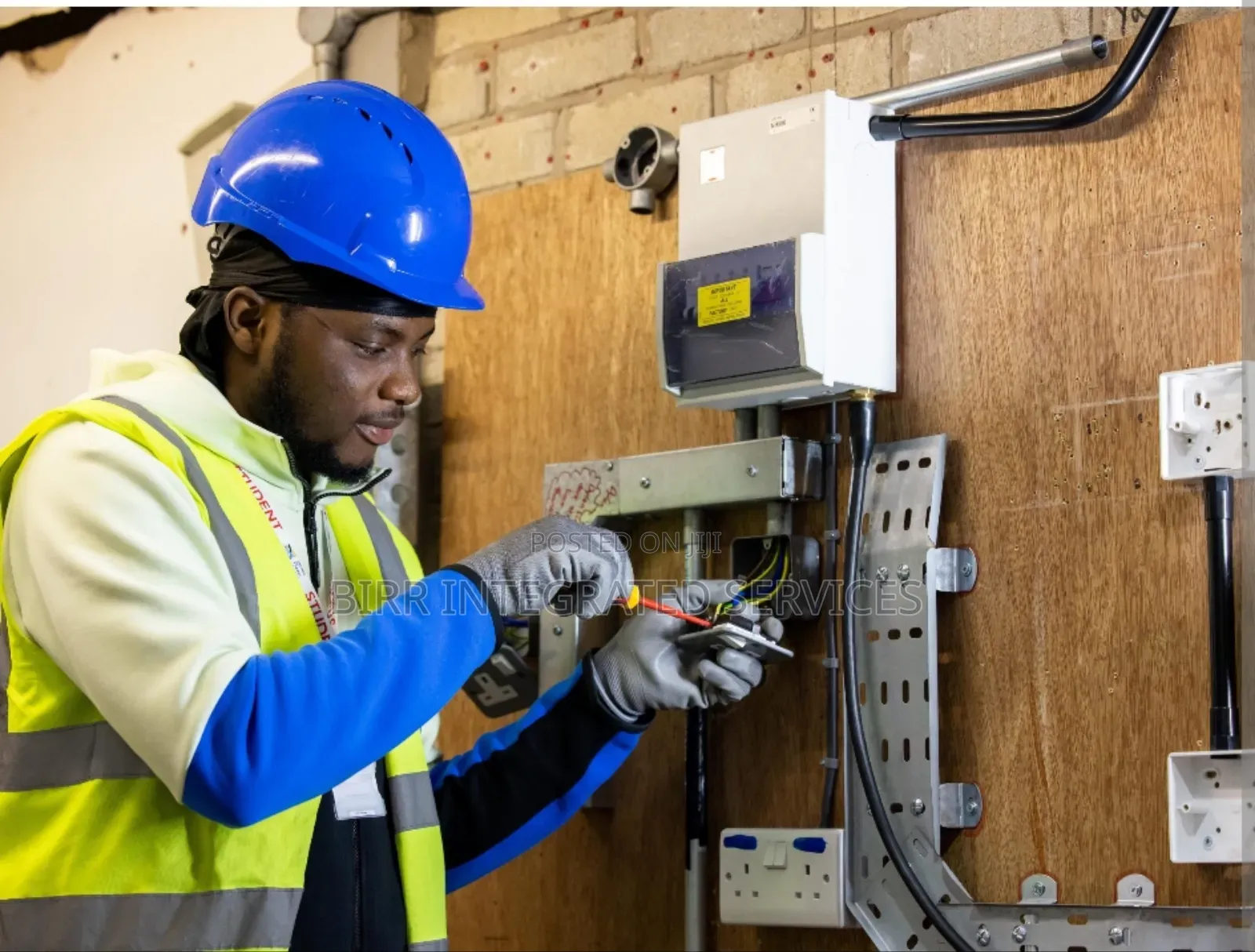 Get A Senior Expert Electrician