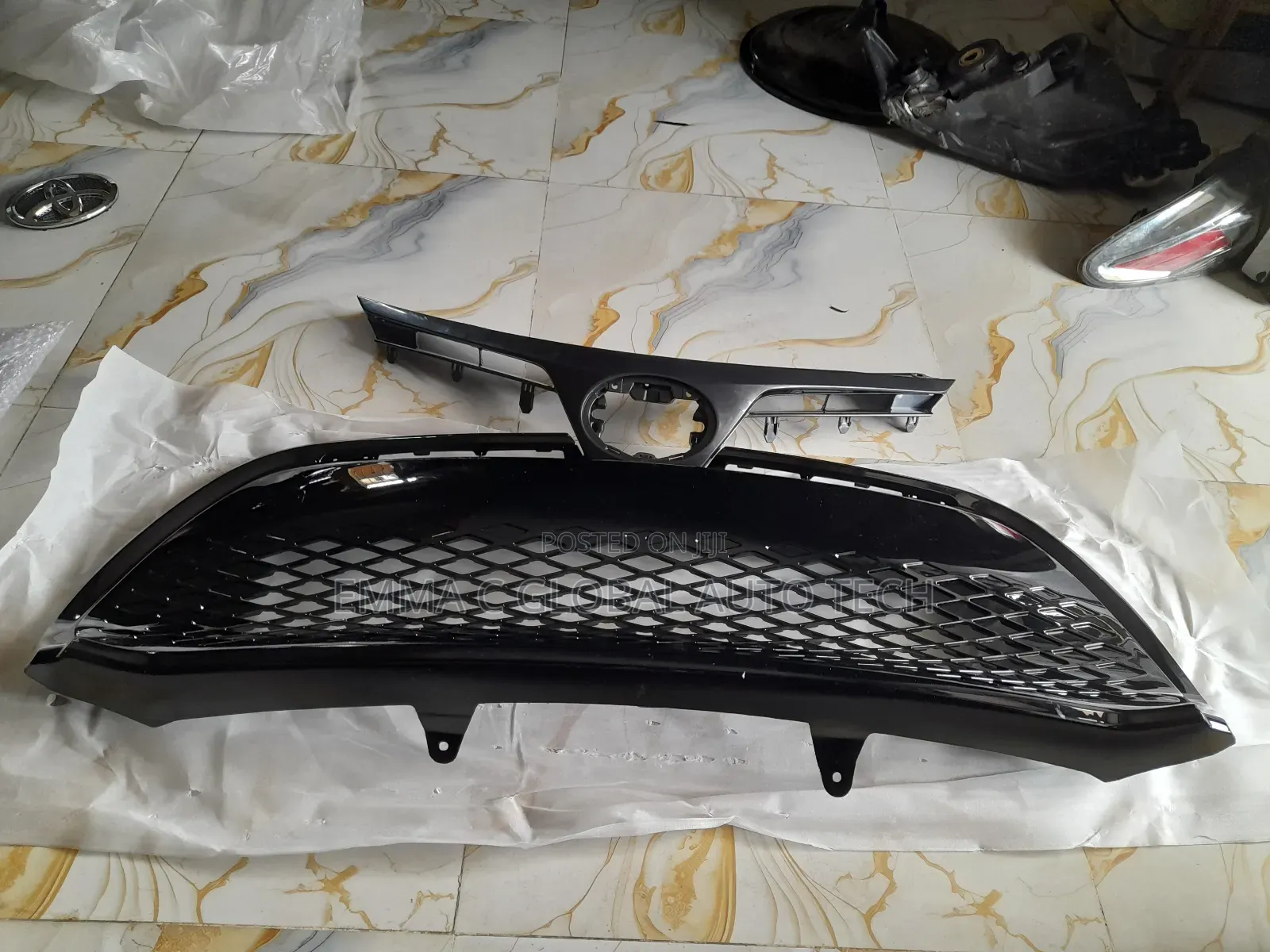 Up And Down Grill Corolla 2018 Se