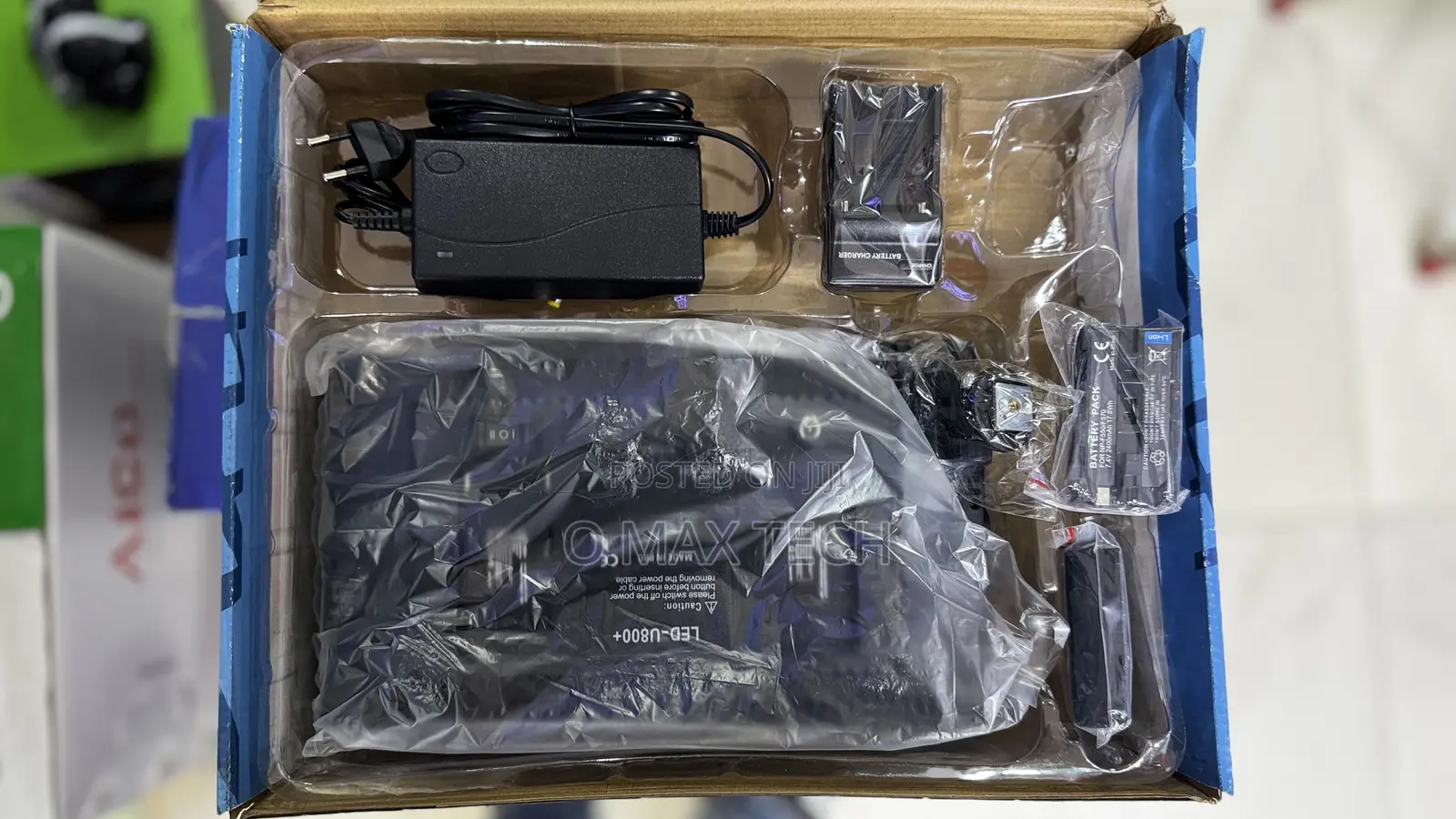 Pro Led 800 Light Kit + Tripod Stand + Batteries.