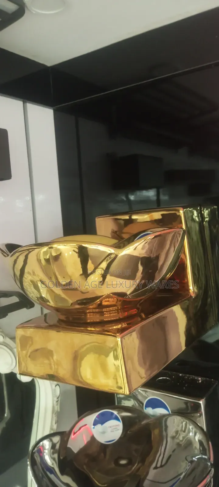 Gold Suspended Basin