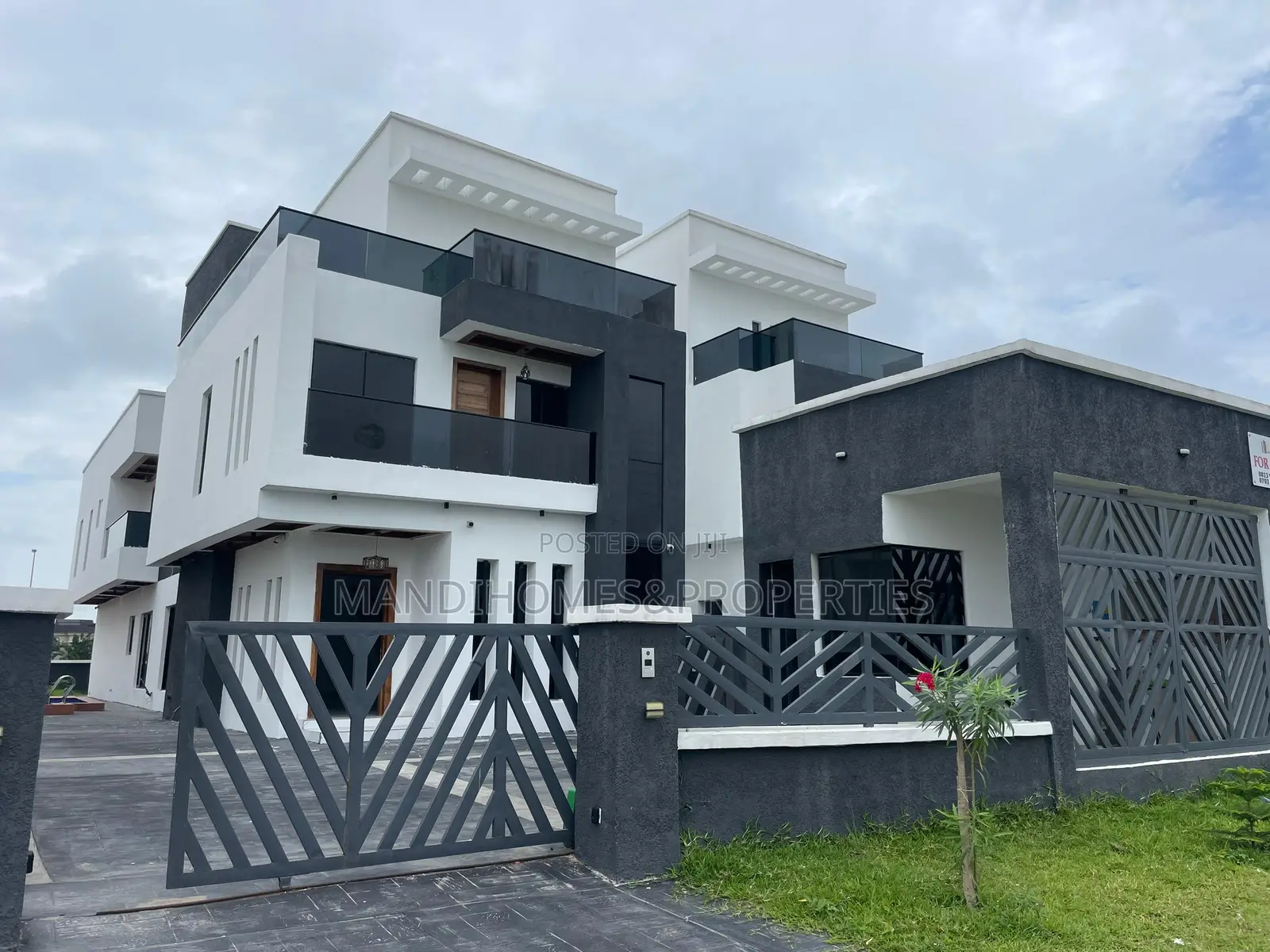 5bdrm Duplex in Royal Garden, Ajah for sale