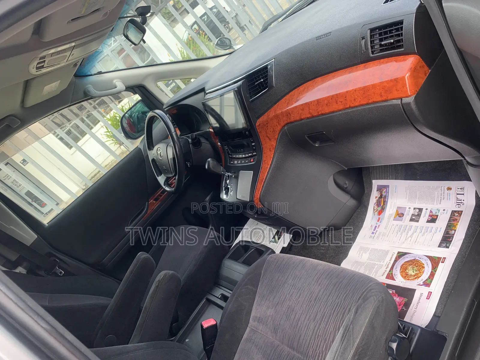 Toyota Vellfire 2012 Silver
