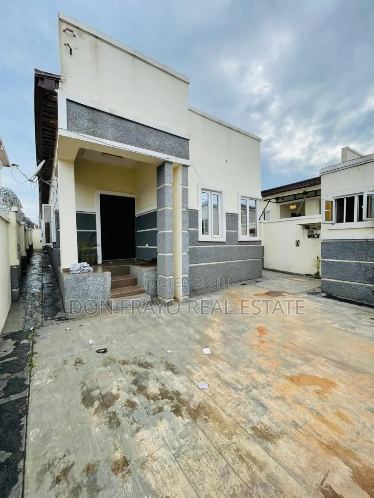 3bdrm Bungalow in Akala Way, Akobo for sale