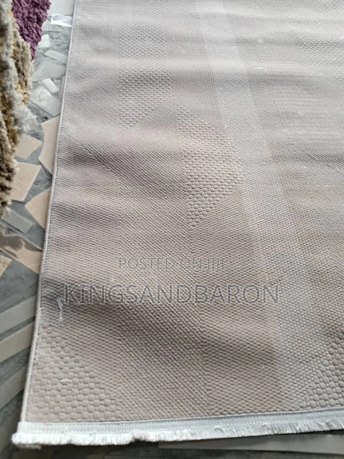 7x10fts Gray and Gold Turkey Center Rug