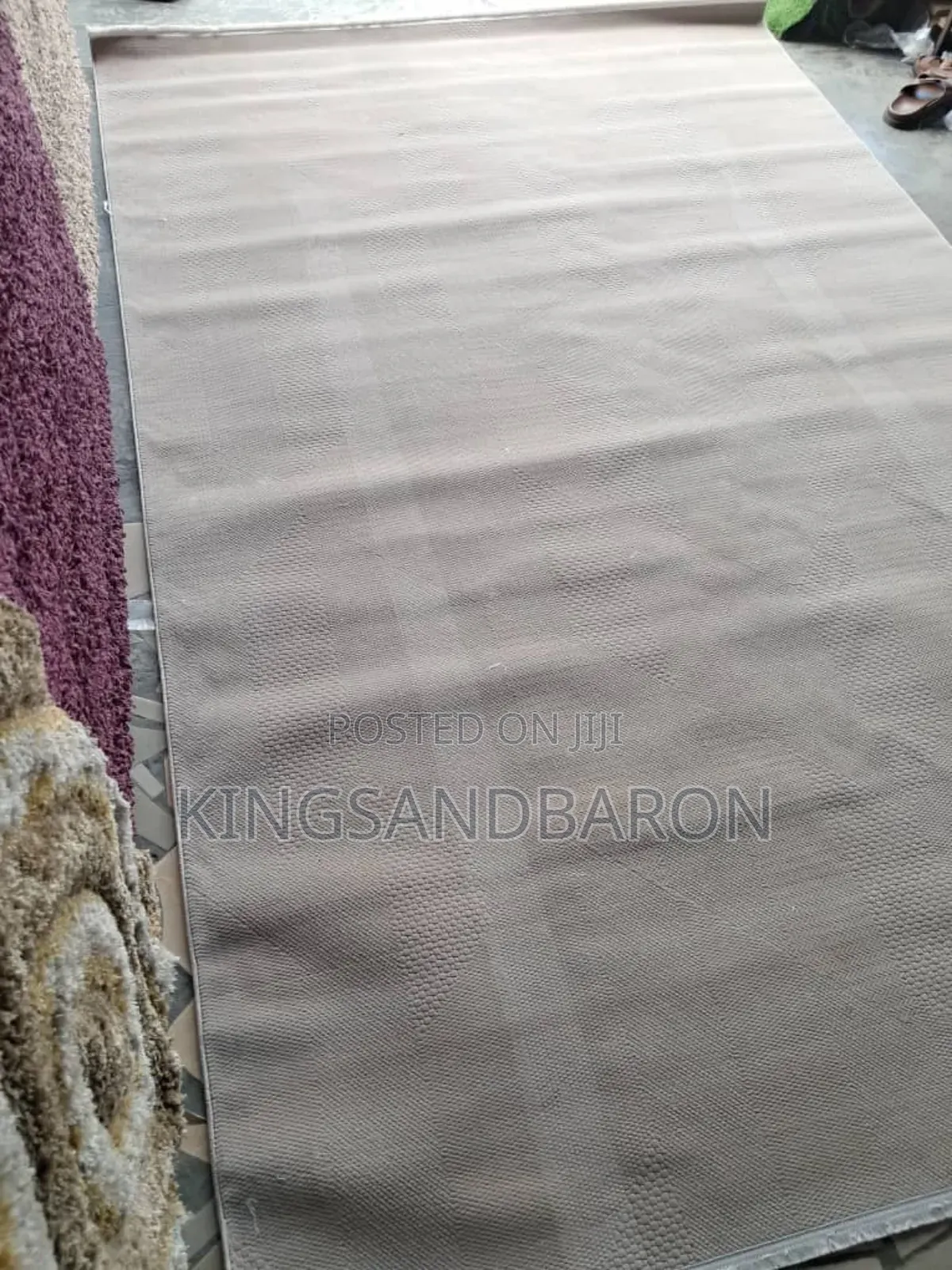 7x10fts Gray and Gold Turkey Center Rug