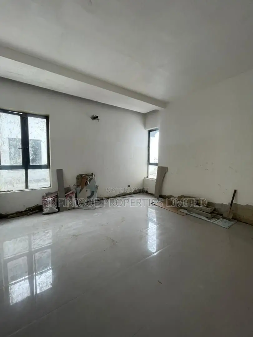 2bdrm Apartment In Lekki Phase 1 For Sale