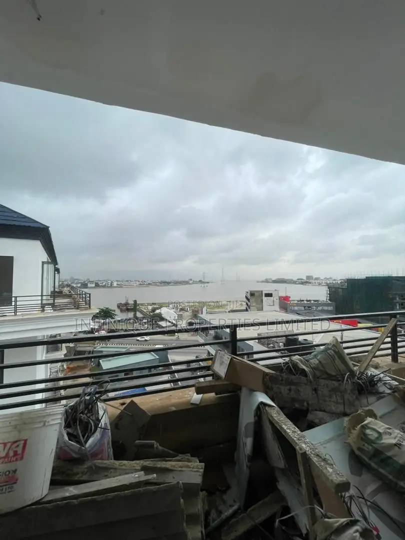 2bdrm Apartment In Lekki Phase 1 For Sale