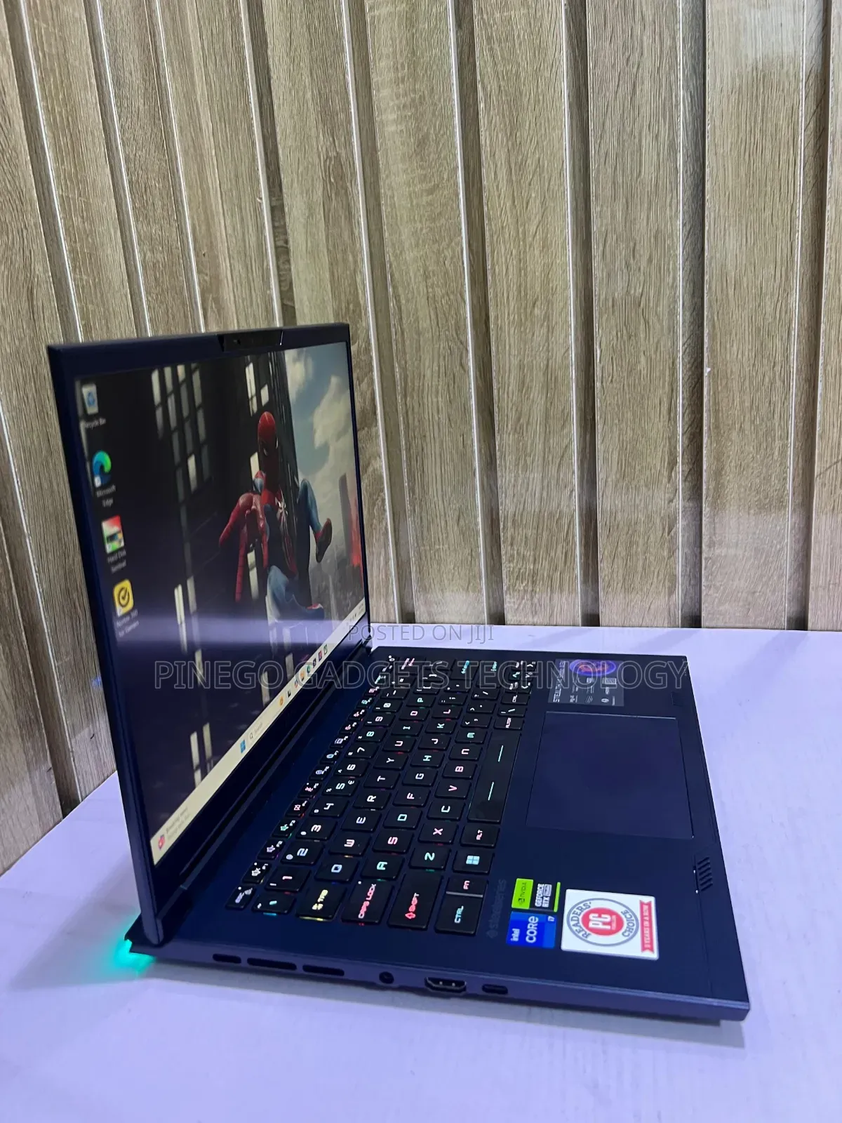 Laptop MSI Stealth 14 Studio A13VF 16GB Intel Core I7 SSD 1T