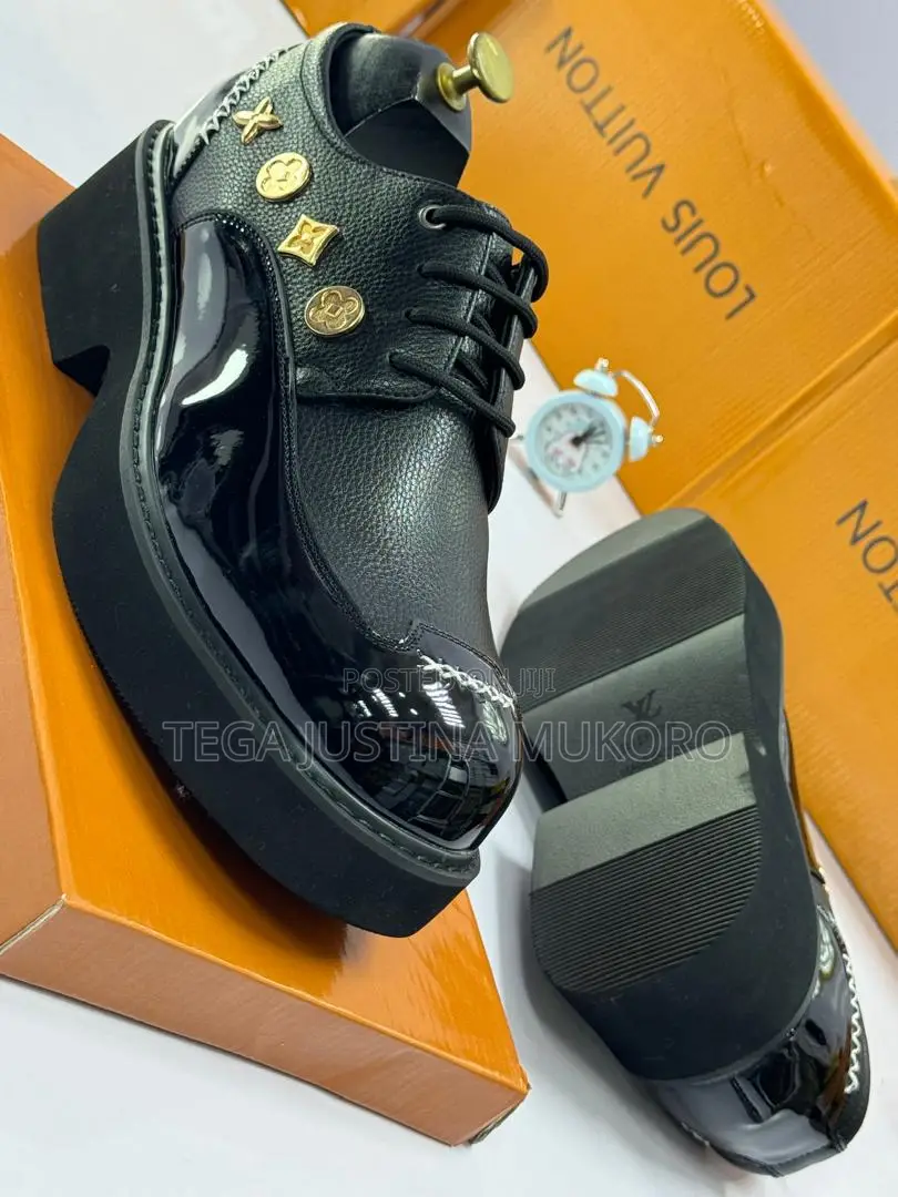 Louis Vuitton Classic Leather Flat Shoes
