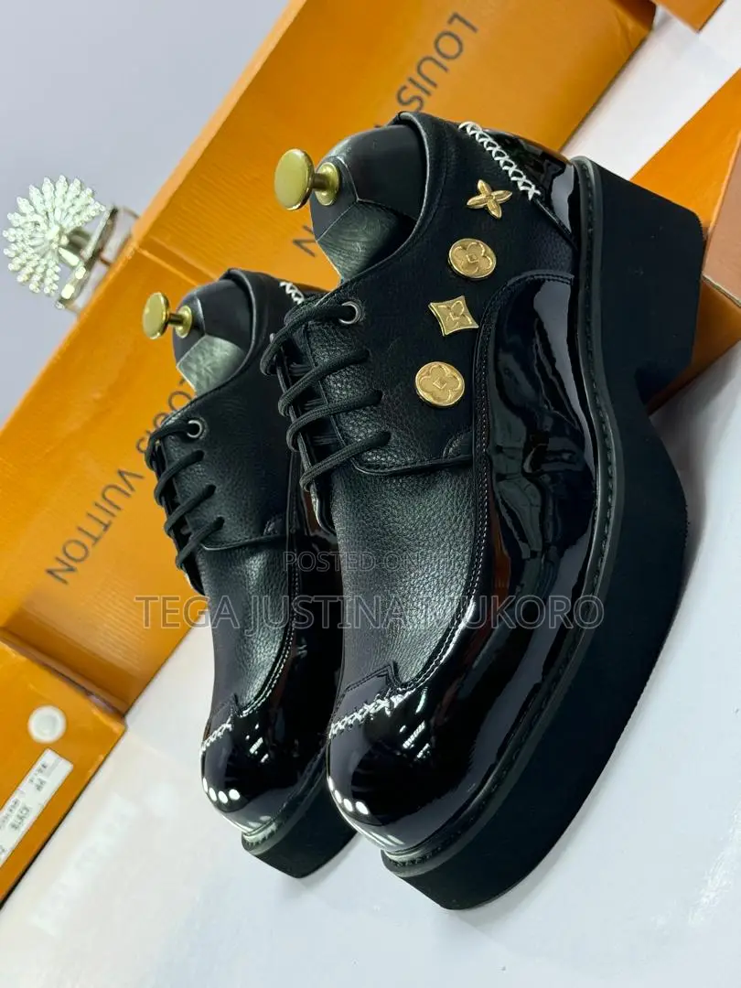 Louis Vuitton Classic Leather Flat Shoes