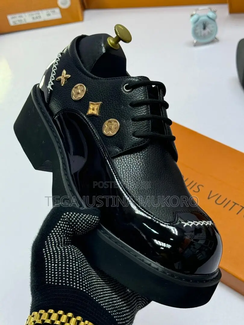 Louis Vuitton Classic Leather Flat Shoes