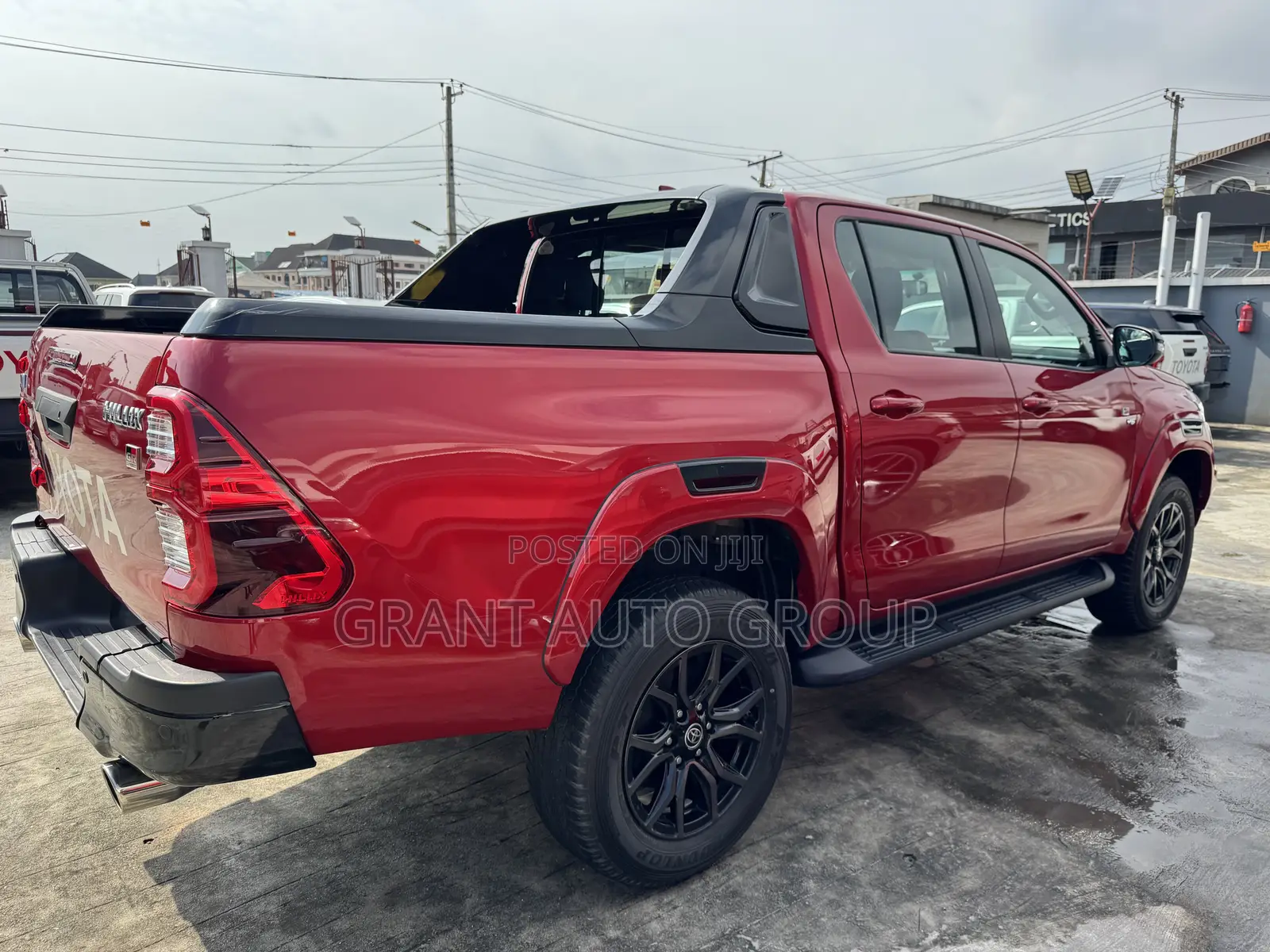 New Toyota Hilux 2023 Red