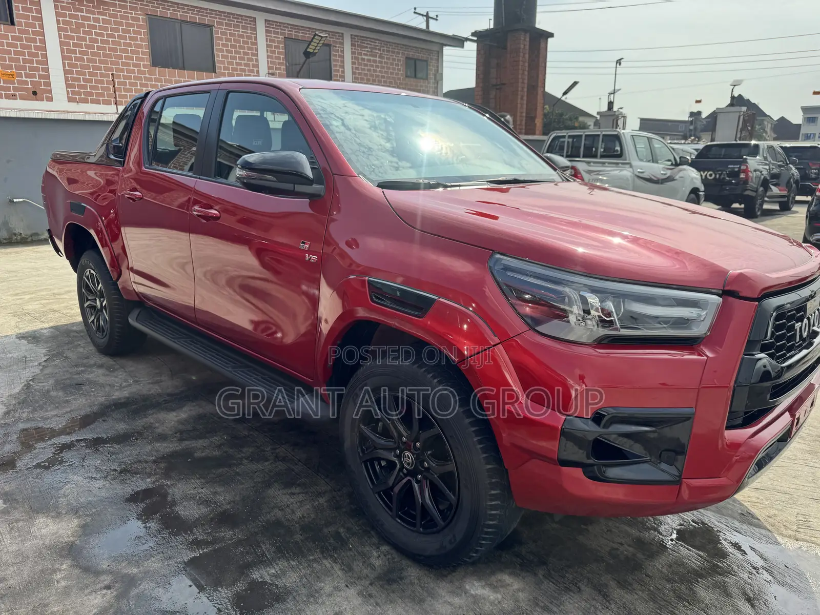 New Toyota Hilux 2023 Red