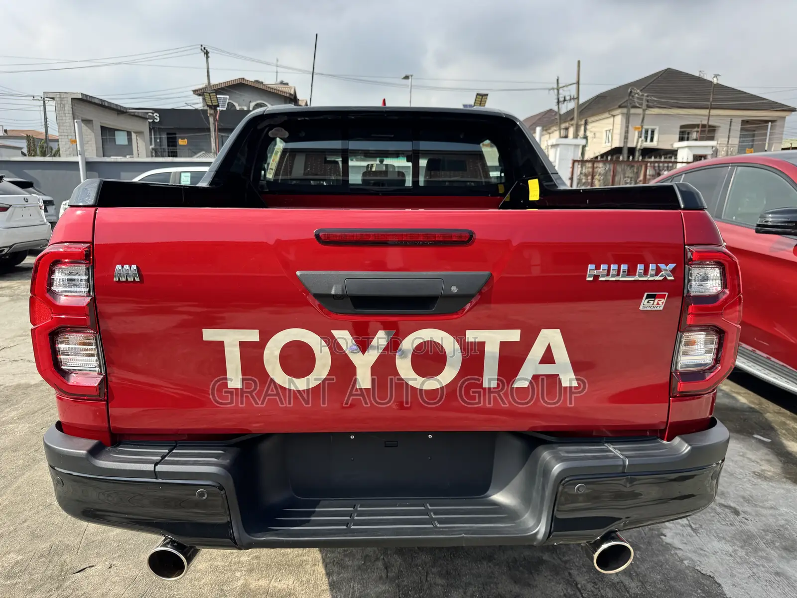 New Toyota Hilux 2023 Red