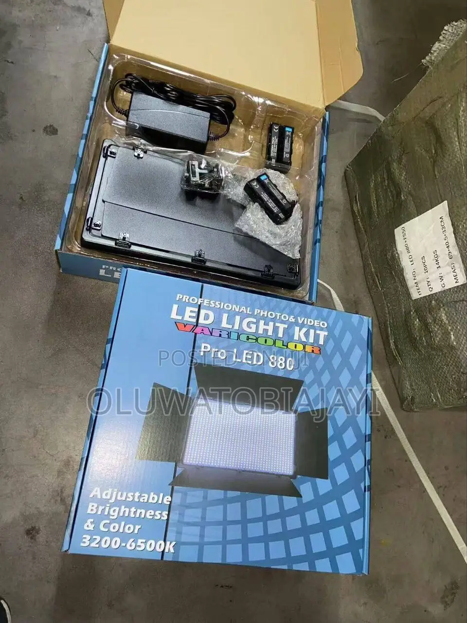 Rgb Led 800 Comes With Tripod And Battery