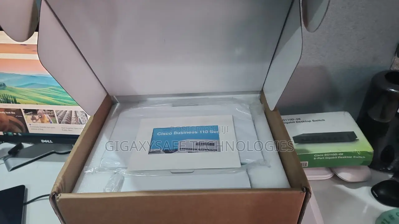 Cisco Business 110 Unmanaged Switch24 10/100/1000 Ports, 2 Gigabit SFP
